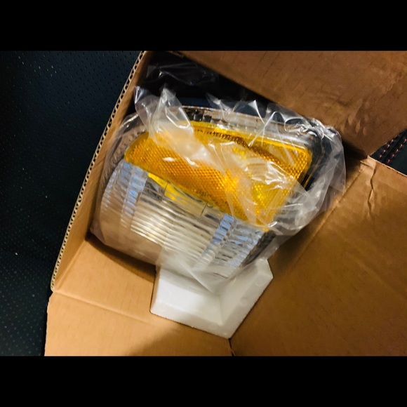 2 new back light 2new signal light for dodge ram - Picture 2 of 4